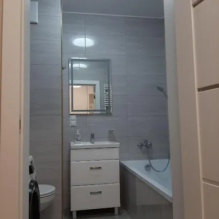 Garbary 84 Parking Free Apartment