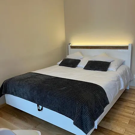 Garbary 84 Parking Free *